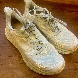 Hoka Clifton Womens  7.5
